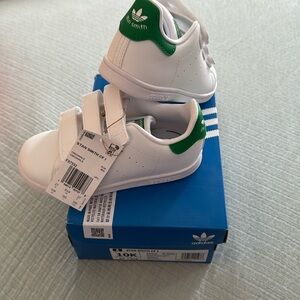 Toddler Velcro Stan Smith’s size 10 K. Never been worn.